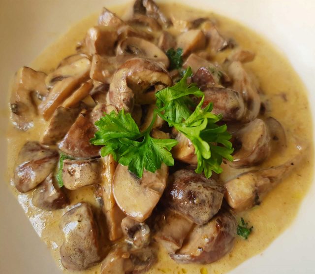 سلطة فطر بالكريما